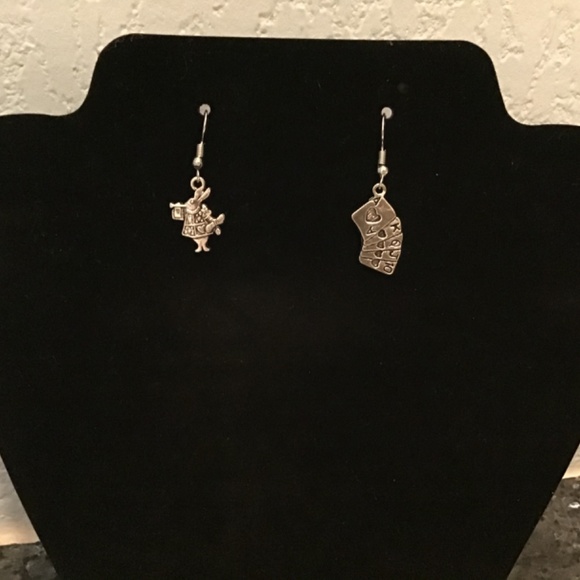 Alice in wonderland silver earrings cards rabbit handmade - Picture 3 of 5